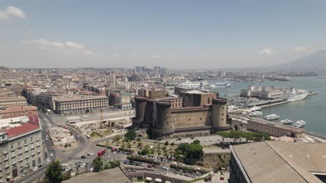 High-angle-view-of-medieval-stronghold-in-Naples---Castel-Nuovo,-Campania,-Italy