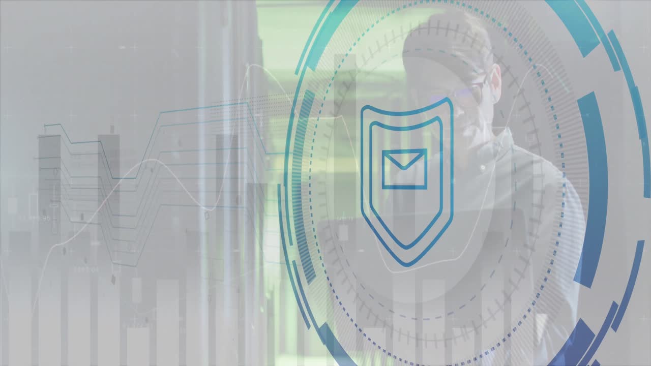 봉투의 애니메이션, 사려 깊은 아시아 남성 엔지니어가 서버 방에서 노트북에서 일하고 있습니다.