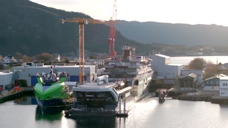 Vard-Shipyards-In-Søvik,-Norwegen,-Baut-Und-Repariert-Boote-Für-Kunden-Auf-Der-Ganzen-Welt