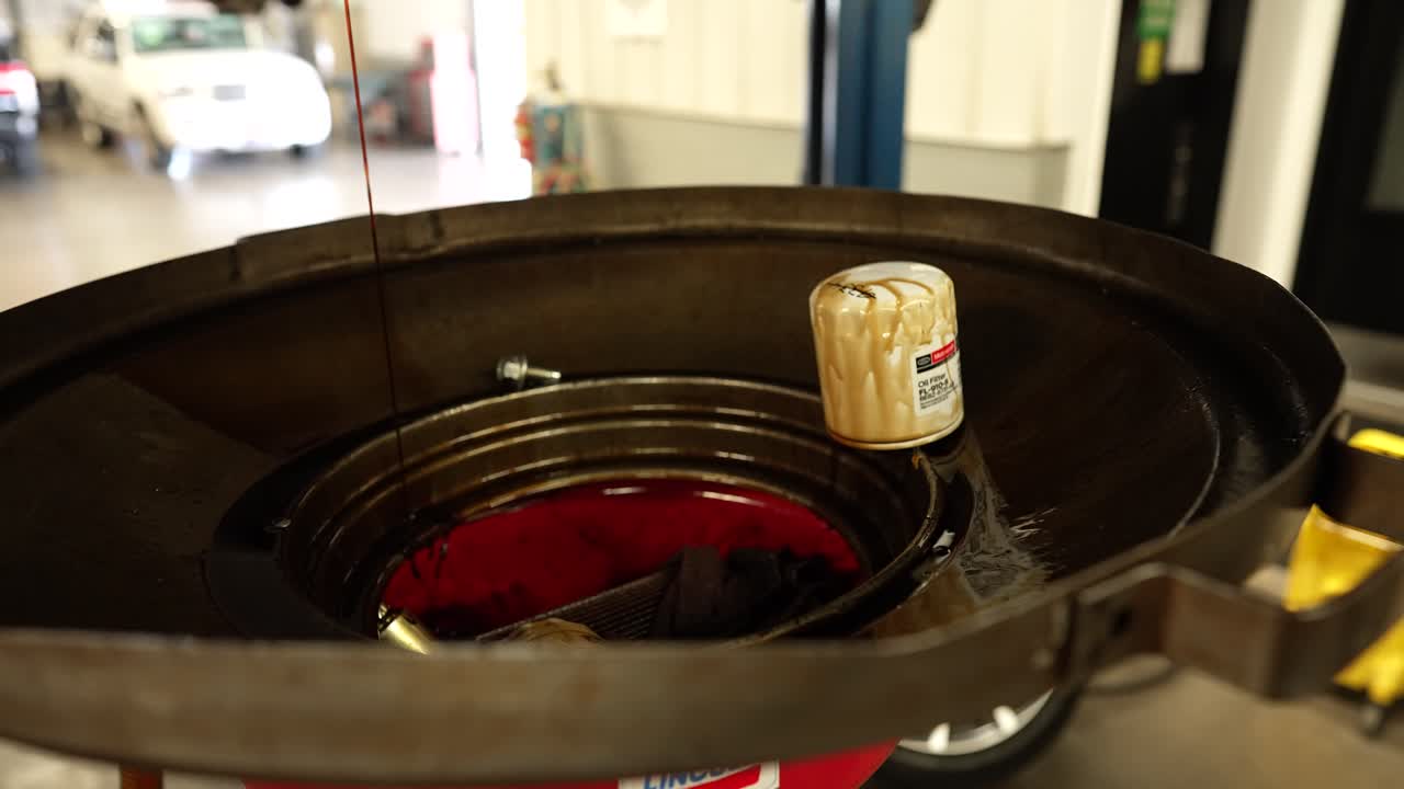 오일 팬으로 오일 배출, 패닝 샷