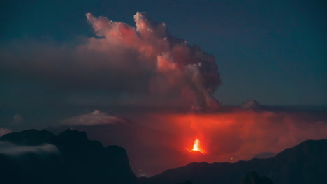 erupción de volcán de lapso de tiempo nocturno en la isla de la palma, españa
