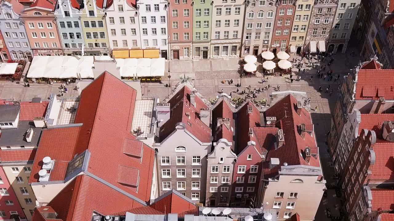 imágenes de drones del casco antiguo de gdansk