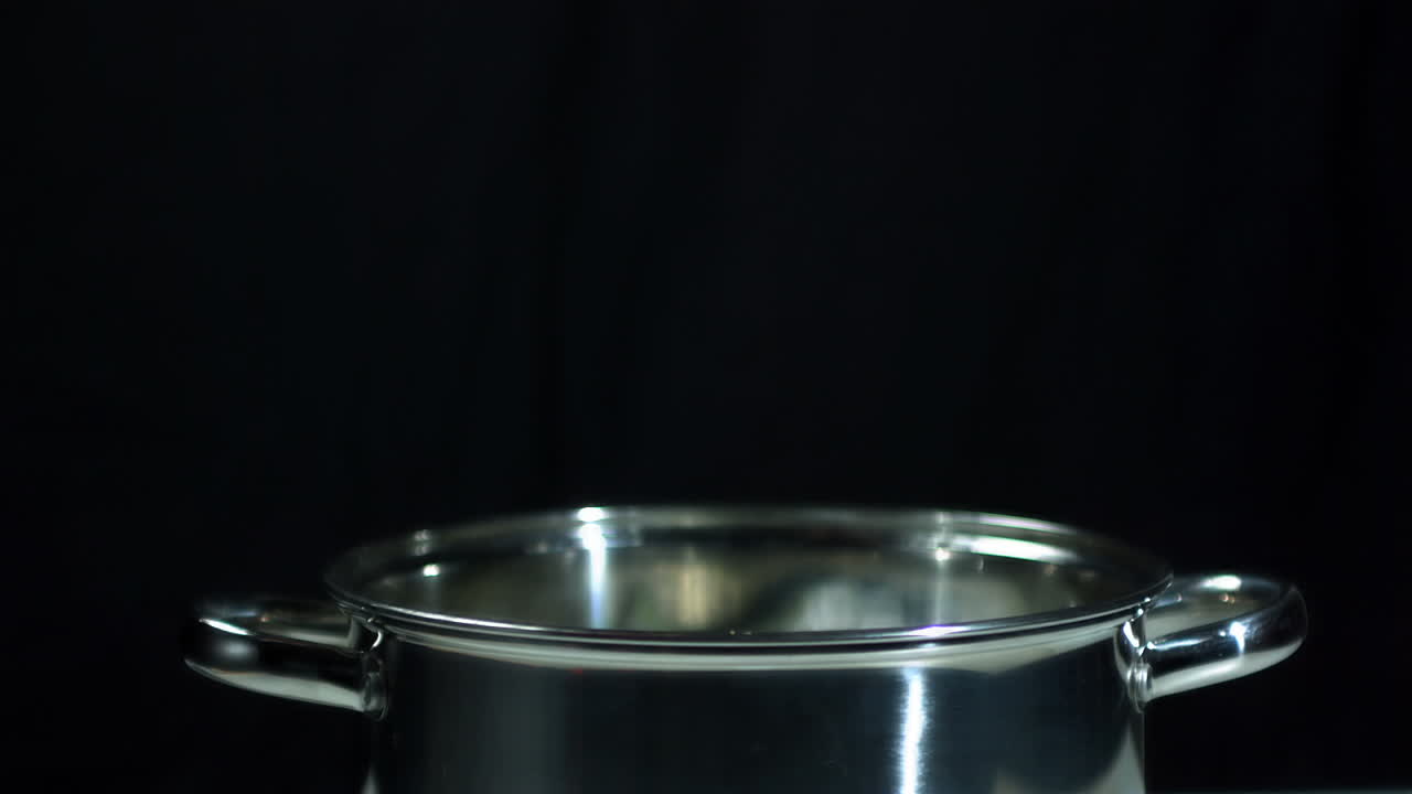 jalapeno cayendo en la olla