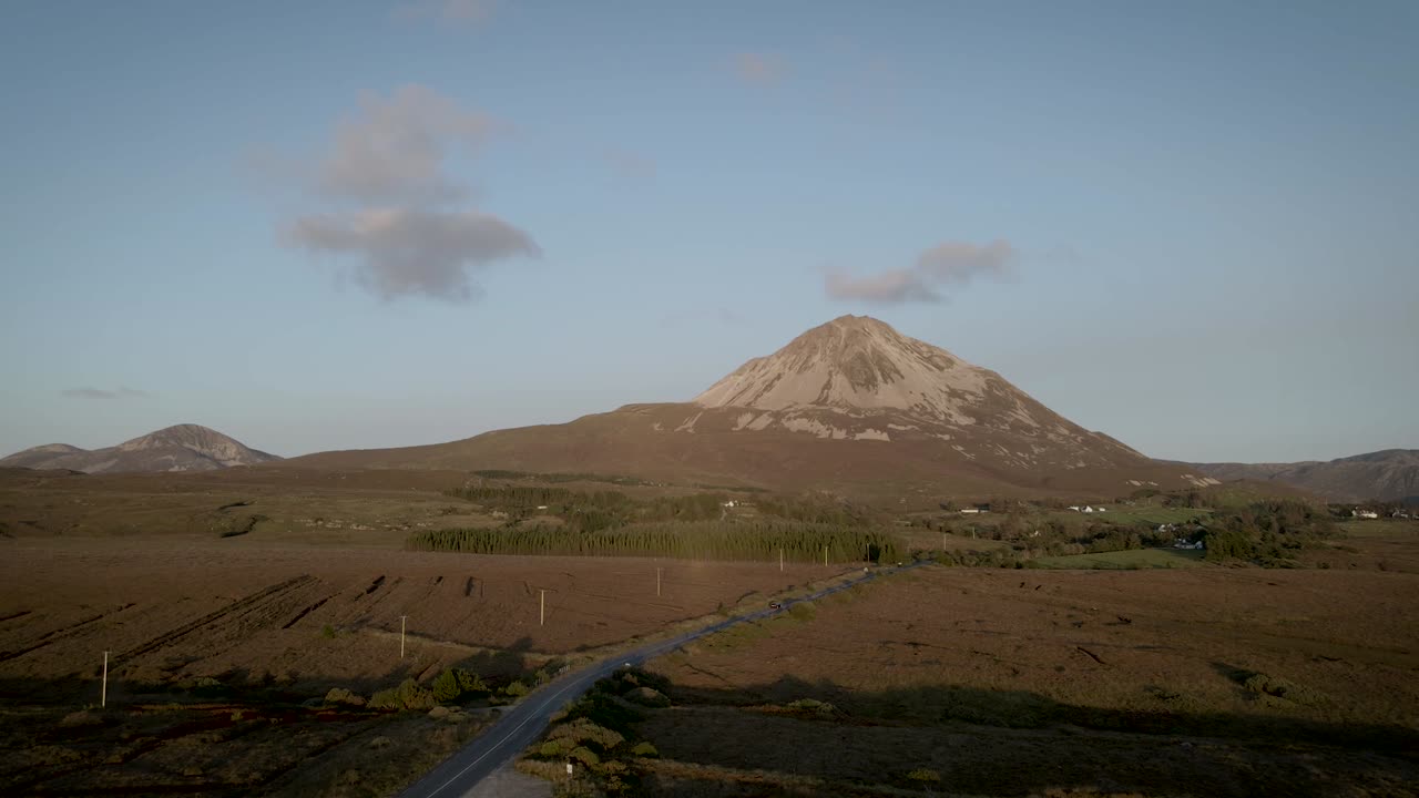 거친 풍경을 경험하고 믿을 수 없는 에리갈을 보십시오.