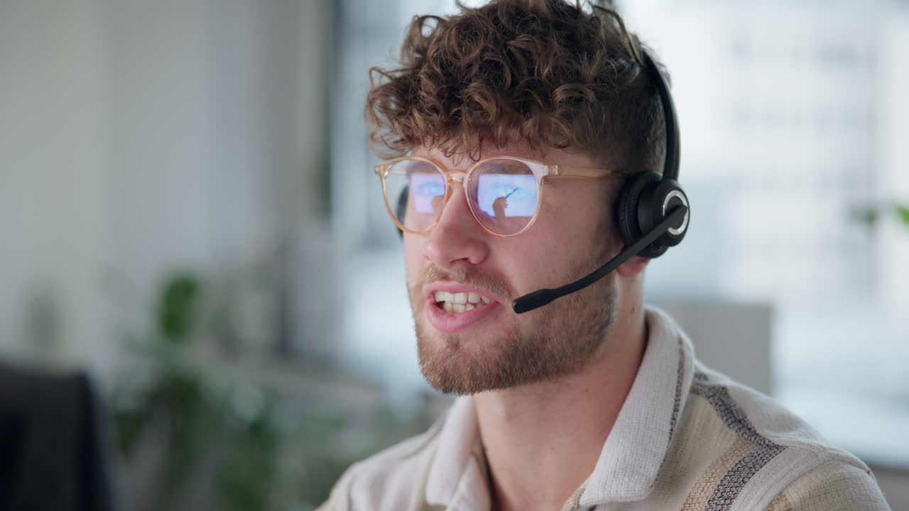 Mann med headset
