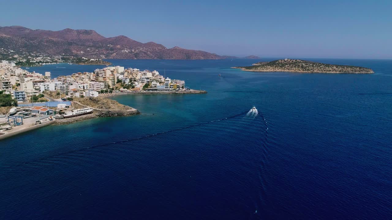 그리스 의 해안 도시 의 공중 사진