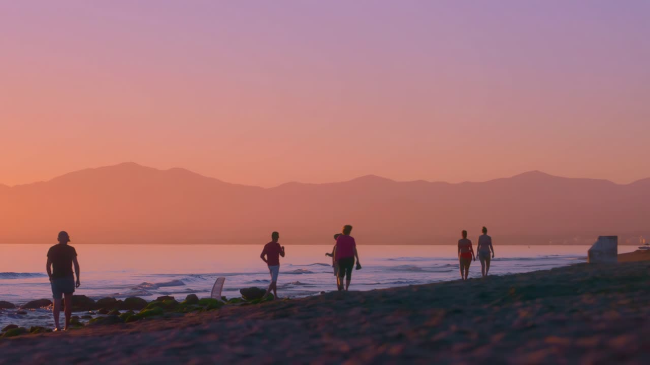 마르베야, 스페인 근처 해변에서 여러 사람