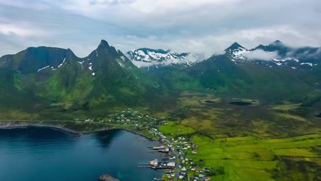 mefjordvar, isla de senja. hermosa naturaleza noruega paisaje natural mefjord.
