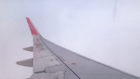 volando a las nubes en el avión