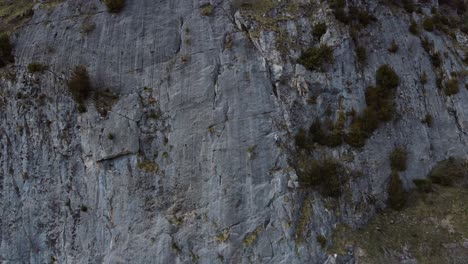 escalada en roca en un conocido lugar de canfranc, coll de ladrones