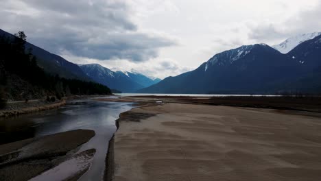 Luftdrohnenaufnahme-Des-Lake-Lillooet-Gebiets-In-British-Columbia,-Kanada