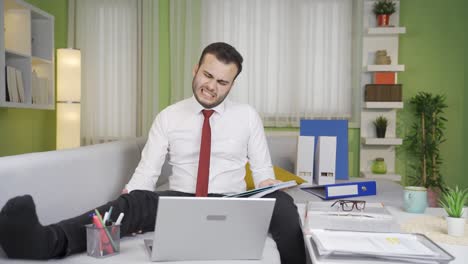 retrato de un hombre de negocios cansado.