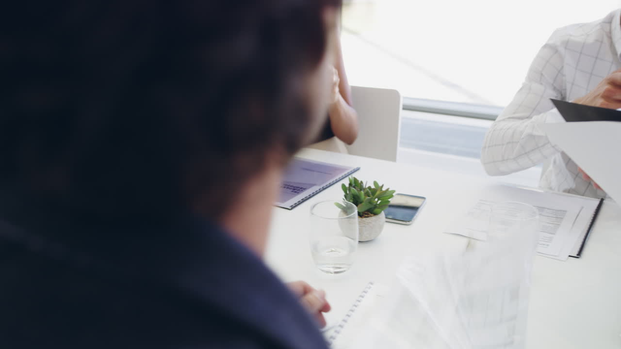 チームが協力すると 戦略が一致します