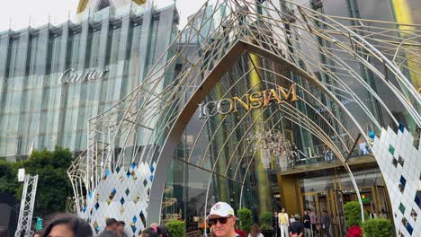 people entering iconsiam mall in bangkok