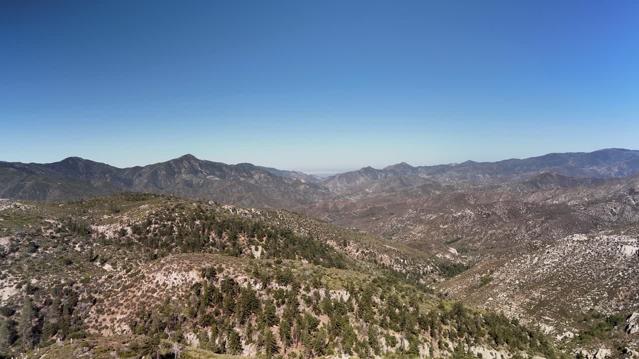 Parco nazionale di Sequoia e montagne in California - Ripresa aerea con drone