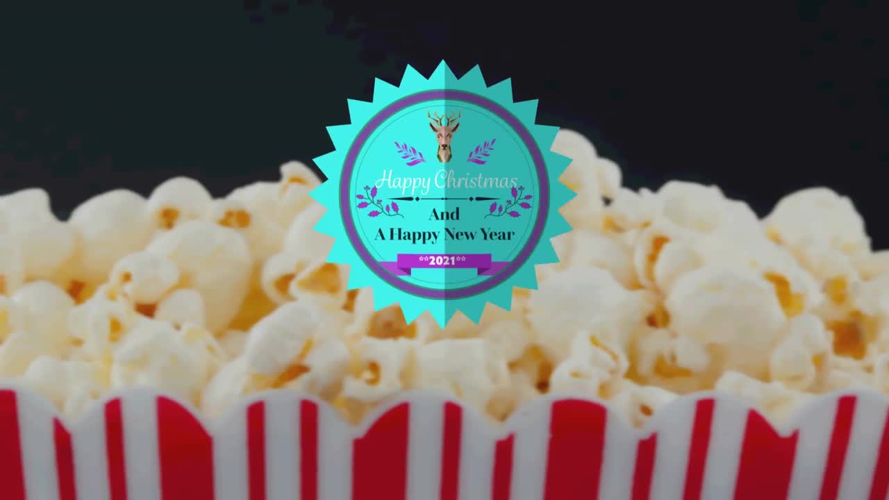 animación de felicitaciones de navidad en etiqueta sobre palomitas de maíz sobre fondo negro