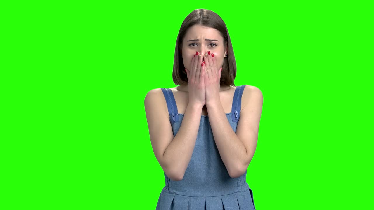 el retrato de la mujer está llorando.