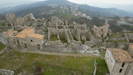 Dies-Ist-Ein-Luftbildvideo-Des-Alten-Dorfes-Gessopalena-In-Italien-1