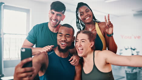 amigos celebrando una sesión de entrenamiento