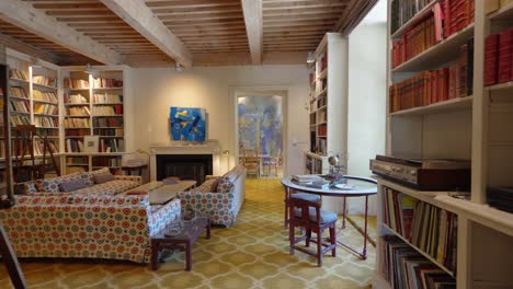 Slow-motion-establishing-shot-of-a-large-library-with-a-sofa-within-the-Chateau-de-Castille