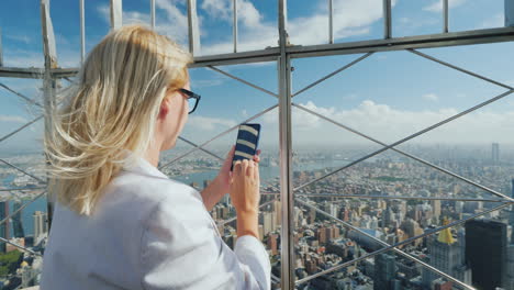 Tourist-Photographs-A-Beautiful-View-Of-The-City-Of-New-York-It-Stands-At-The-Fence-Of-The-Observati