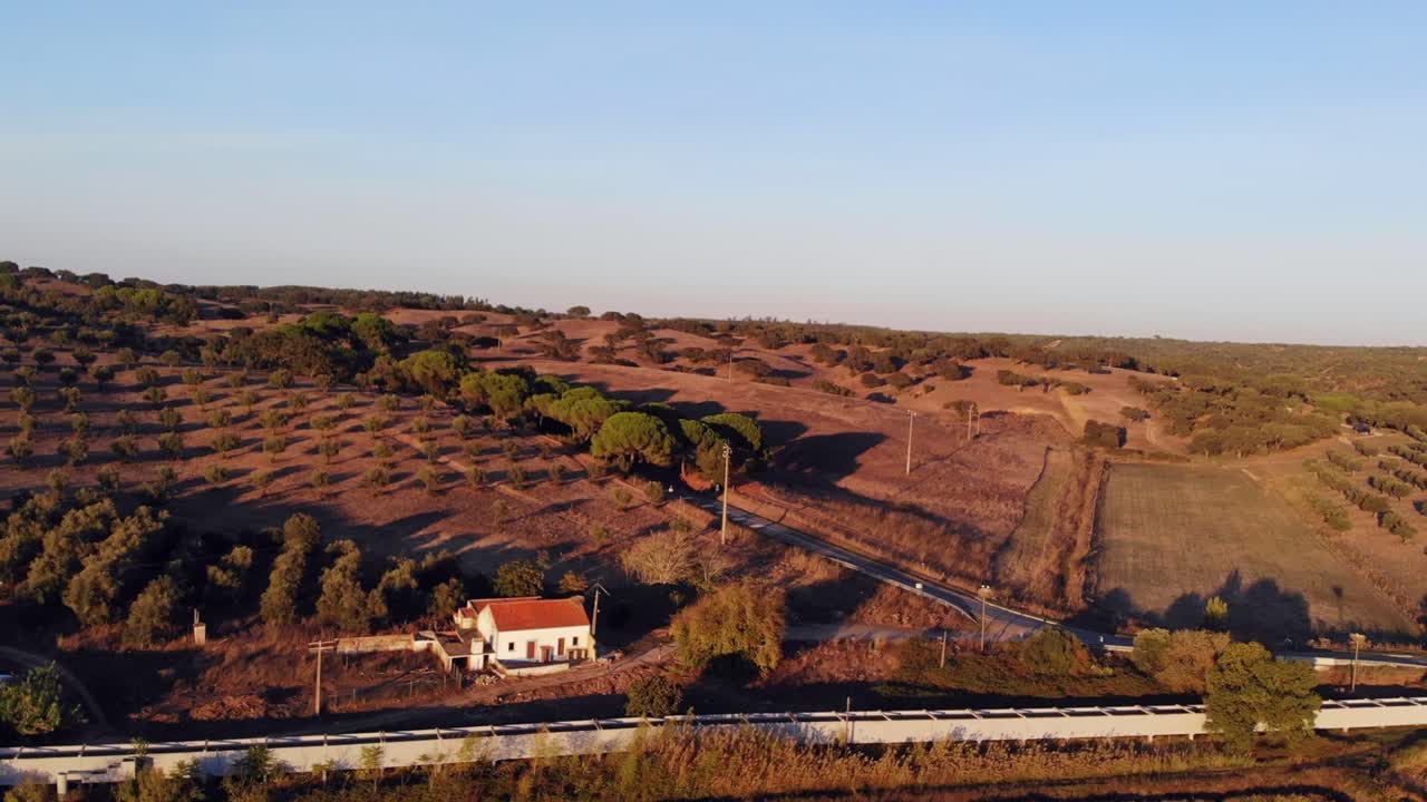 fotografía de una vieja granja en portugal.