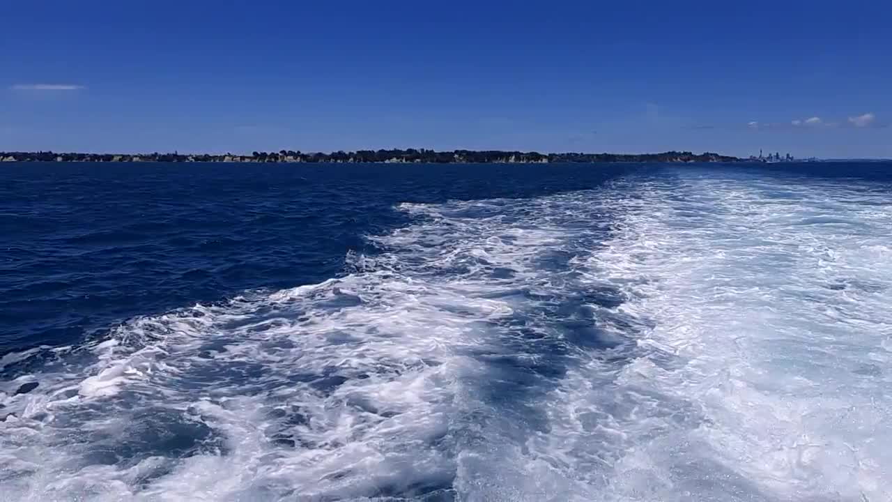 보트에서 뉴질랜드 오클랜드 부두와 부두의 샷