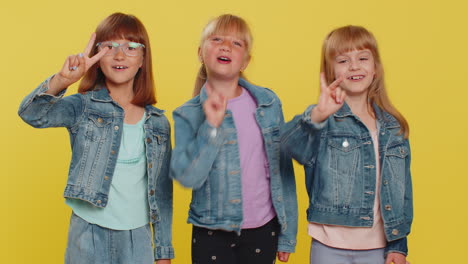 teenage girls counting in reverse order from five to one countdown to holiday birthday celebration