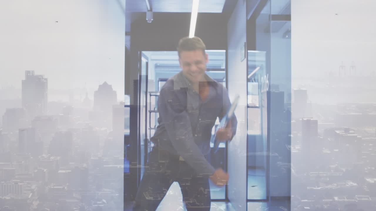 animación de un hombre usando un teléfono inteligente sobre el paisaje urbano