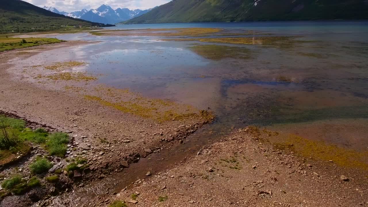 Veduta aerea di un fiordo nella Norvegia settentrionale