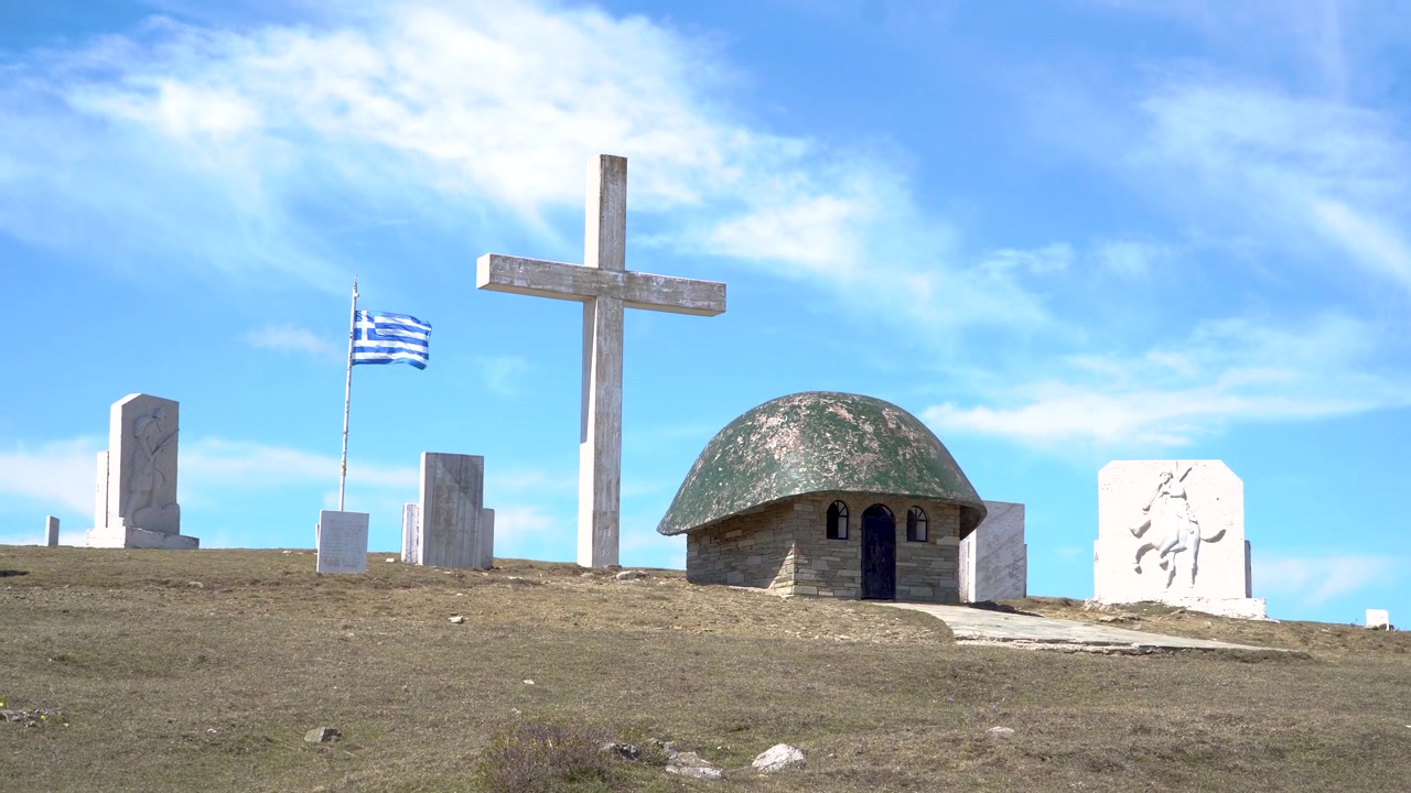 Monumento Annitsas sulla montagna di Grevena, Grecia. Monumento storico della Seconda Guerra Mondiale.