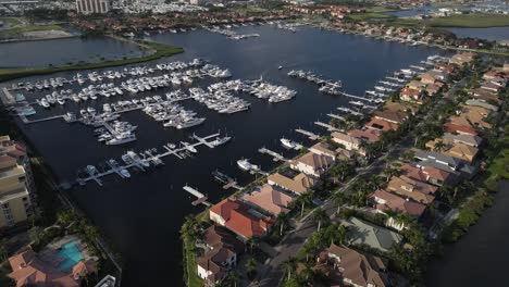 Manatee-River-boating-community,-Palmetto,-Florida