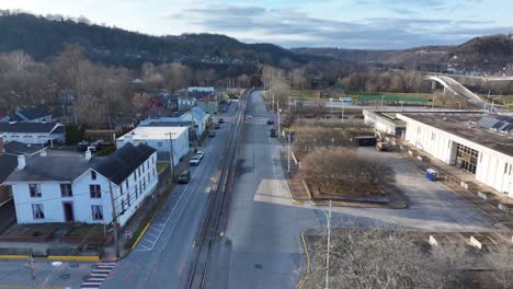 downtown-Frankfort-Kentucky-on-the-bourbon-trail-on-a-sunny-overcast-day-with-vibrant-colors-and-historical-buildings-AERIAL-DOLLY