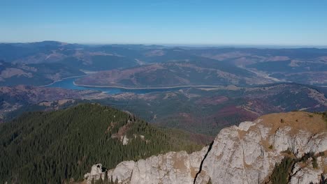 Vista-Desde-La-Montaña-Ceahlau-En-Rumania