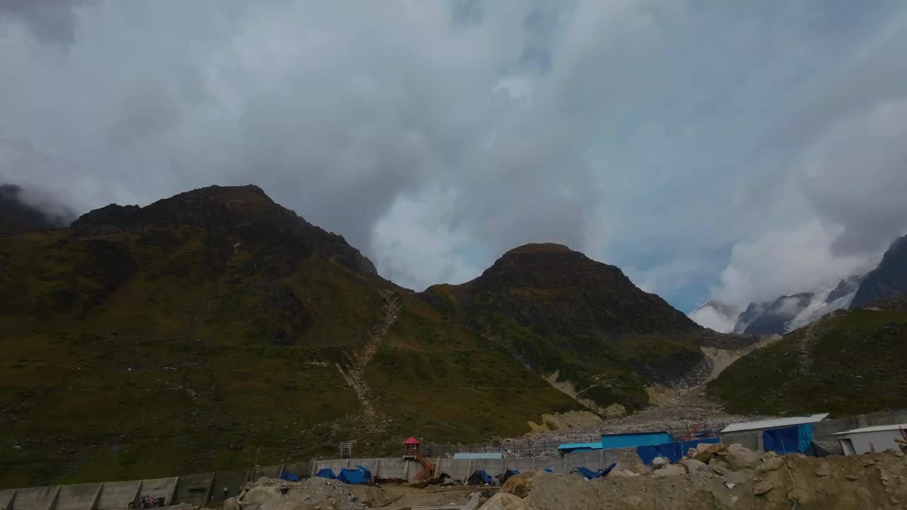 hermosa vista de las montañas amplia vista