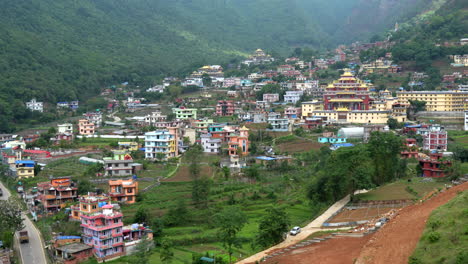 Ein-Schwenk-über-Die-Kleine-Stadt-Dakshinkali-In-Den-Ausläufern-Des-Himalaya-In-Nepal