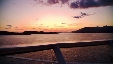 Hermosa-Vista-De-La-Puesta-De-Sol-De-Las-Islas-Elaphiti-En-El-Mar-Adriático-Desde-Un-Crucero