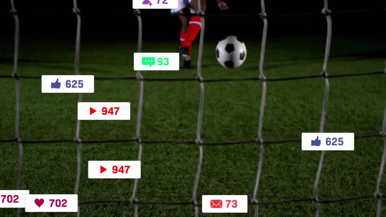 Animação de notificações de redes sociais sobre jogador de futebol chutando a bola para o gol.
