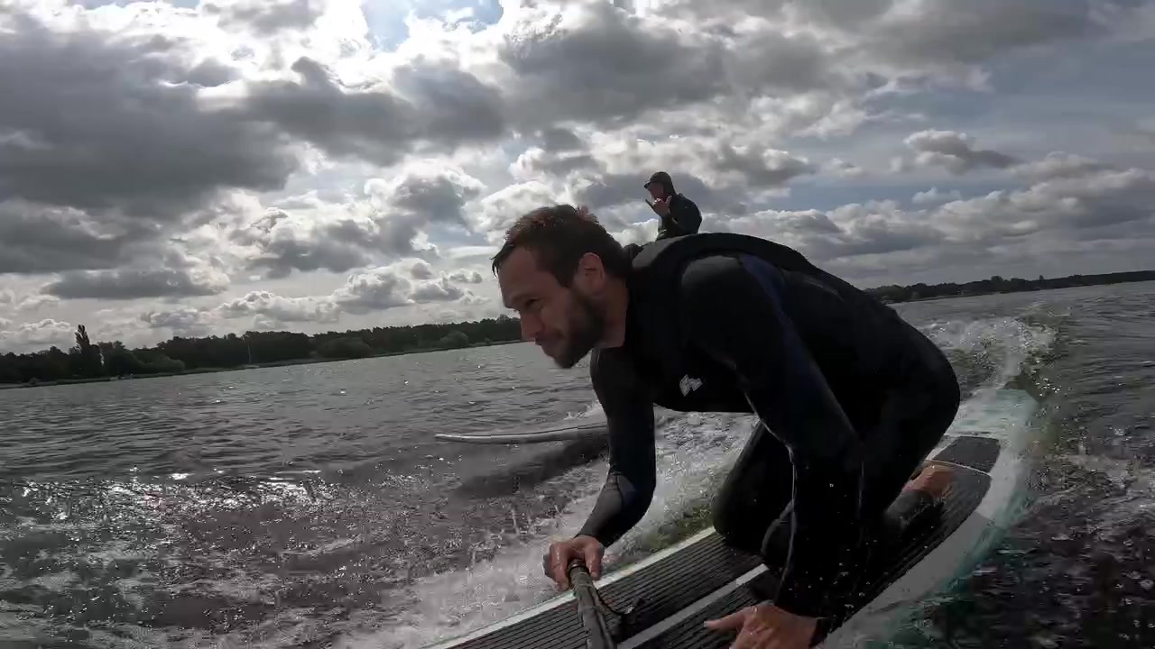 Två surfare med longboard i samma våg, filmade med GoPro 60fps