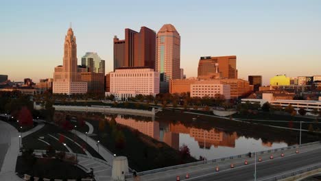 Horizonte-De-Columbus-Ohio-Al-Atardecer---Dron-Aéreo