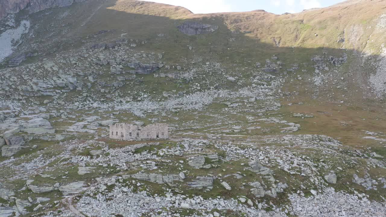 산에서 날고 있는 드론, 전진