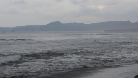 인도네시아 서자바 주 수카부미의 벤바하난 라투에 위치한 시테푸스 해변
