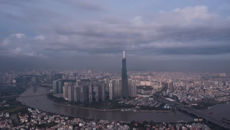 hiperlapso aéreo del edificio emblemático, vietnam