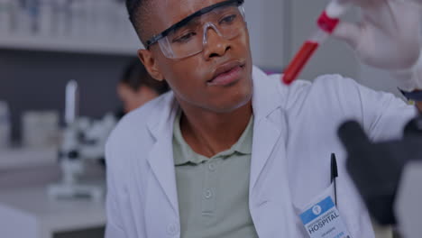 ciencia, sangre y farmacia con el hombre negro