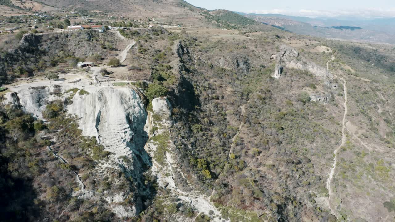 hierve el agua의 공중 전망, 오악사카 산 로렌조 알바라다스의 천연 석회화 암석