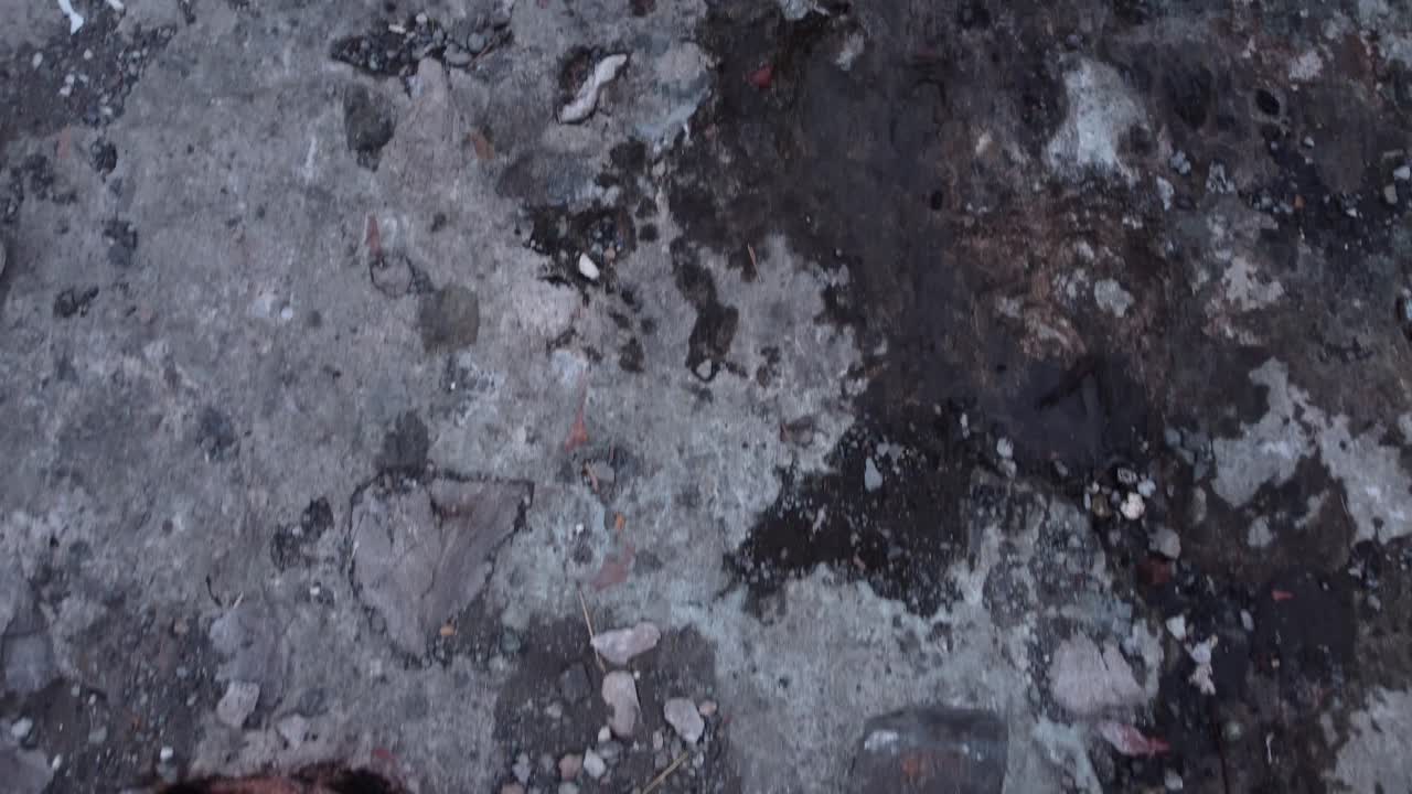 llamas eternas: antiguas ruinas en llamas