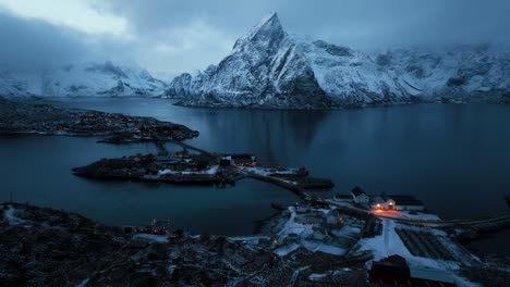 Vista-Aérea-Del-Hermoso-Paisaje-De-Las-Islas-Lofoten-Durante-El-Invierno