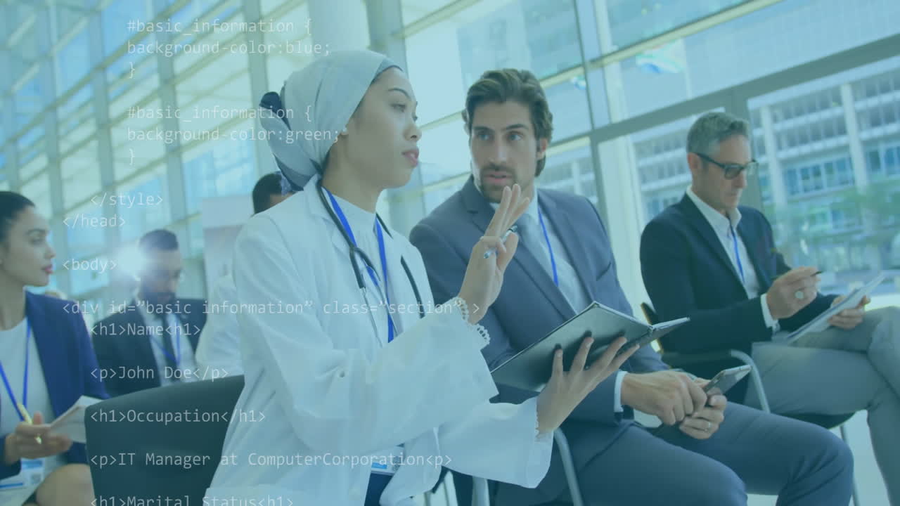 회의에서 이야기하는 다양한 동료들에 대한 데이터 처리의 애니메이션