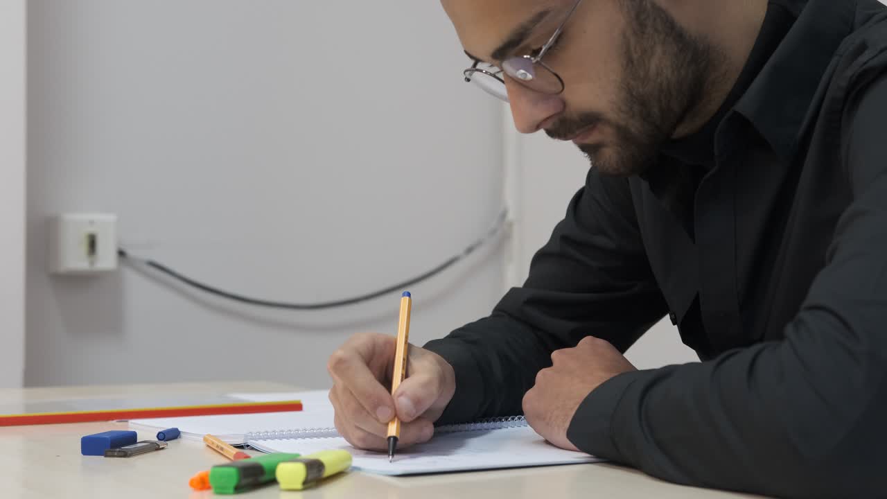 oficina de trabajadores jóvenes