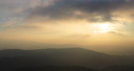 Vista-Aérea-De-Bosques-Y-Montañas-En-Invierno-2